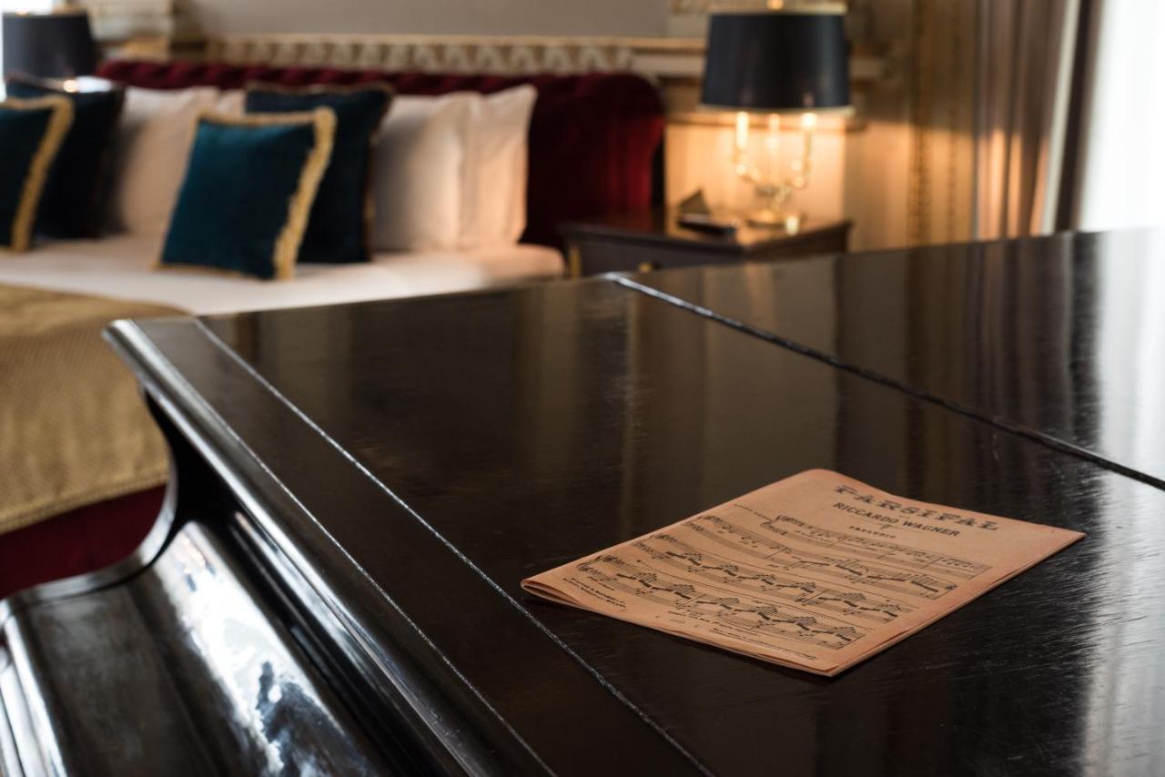 Grand Hotel Et Des Palmes Palermo Eksteriør billede Piano in the hotel